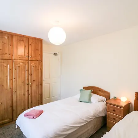 2 Garnish Court Apartman