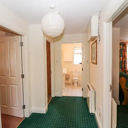 2 Garnish Court Apartman *