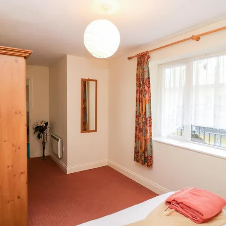 2 Garnish Court Apartman